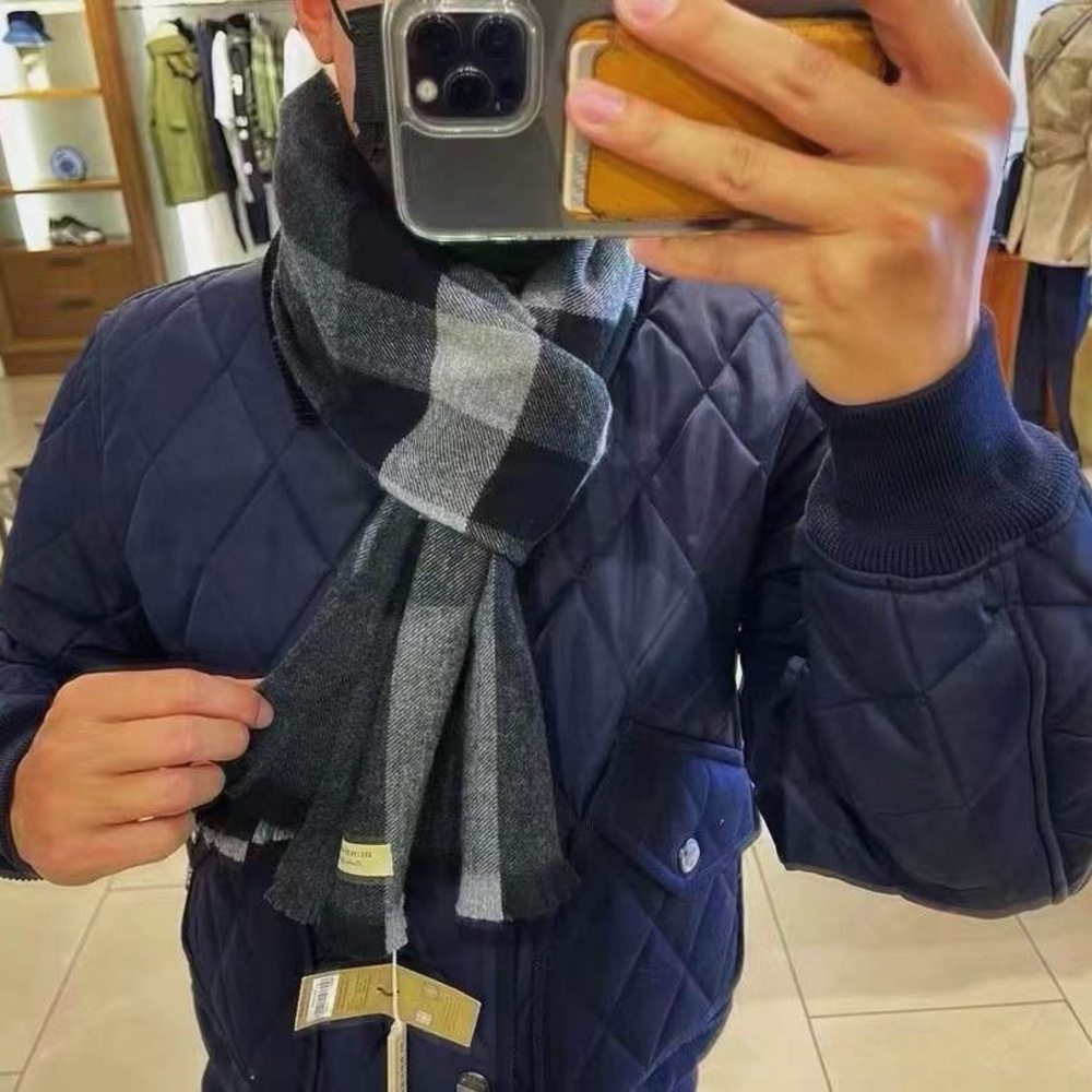 Burberry Black and Gray Scarf - Picture 5 of 6